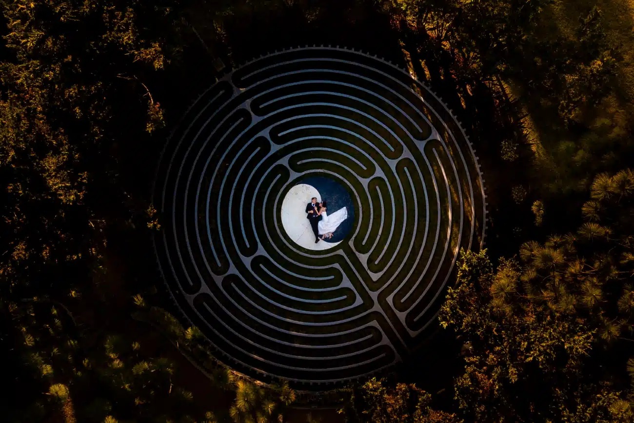 Лучшие свадебные фотографии года: 14 снимков с премии Wedding Photographer of the Year 2024